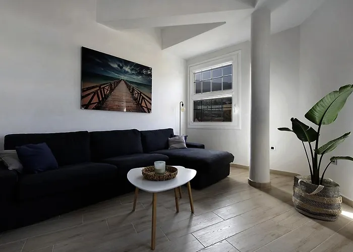 Atico Auditorio Centro 라오로타바